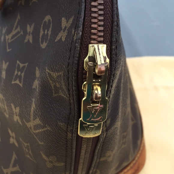 Louis Vuitton Alma Bag - Picture 3 of 8